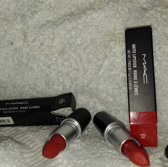 MAC Cosmetics Powder Kiss lipstick 316 Devoted to Chili Warm Brick Red - Picture 11 of 12